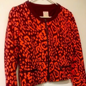 Gap women’s size 8, pink leopard print zip up blazer.  Like new/good condition.